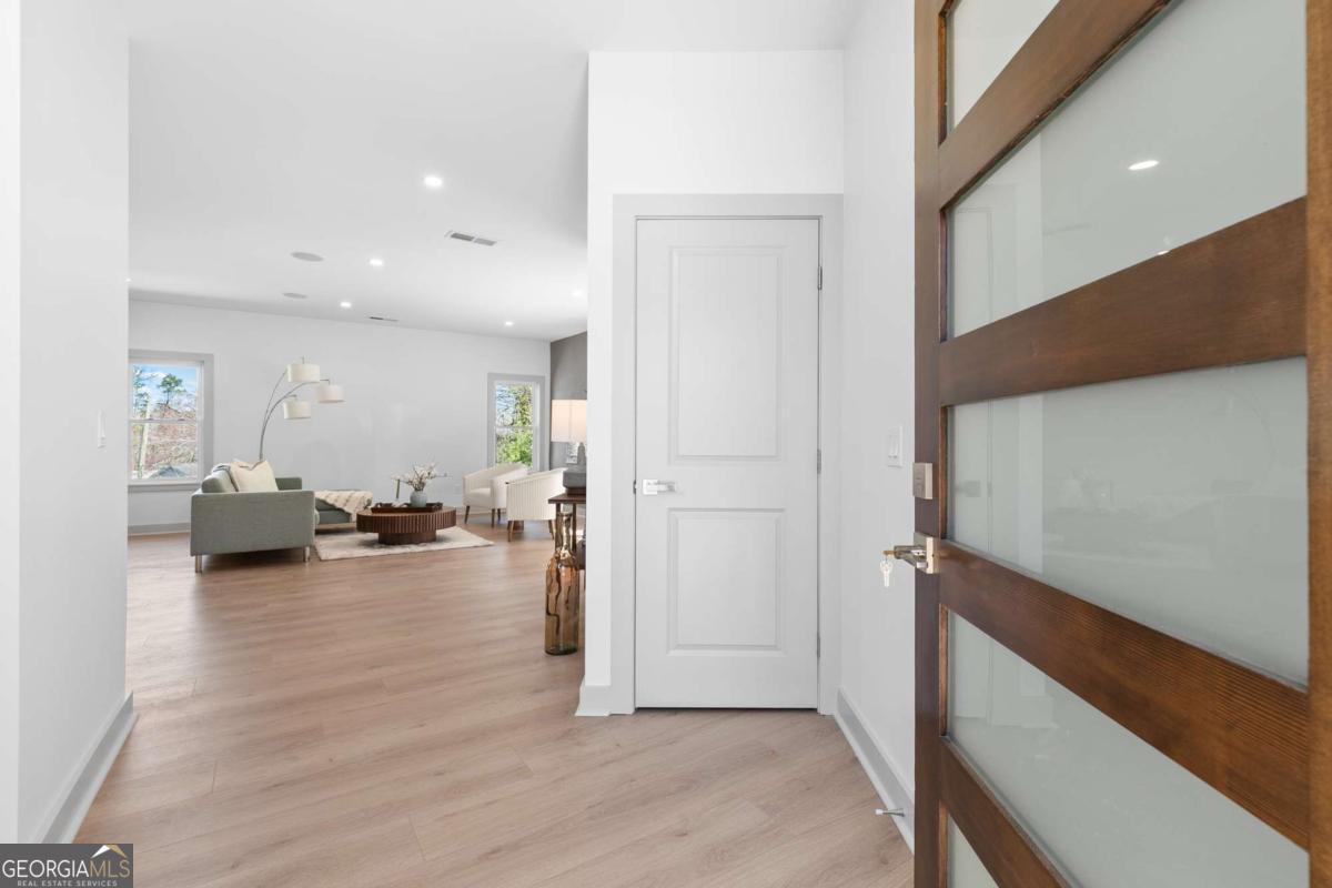 42 Riverdale CIR
