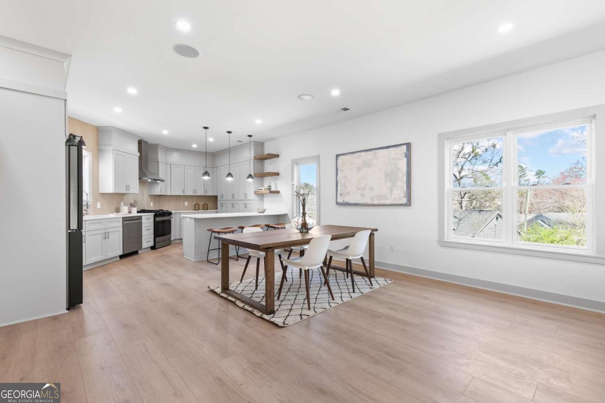 42 Riverdale CIR