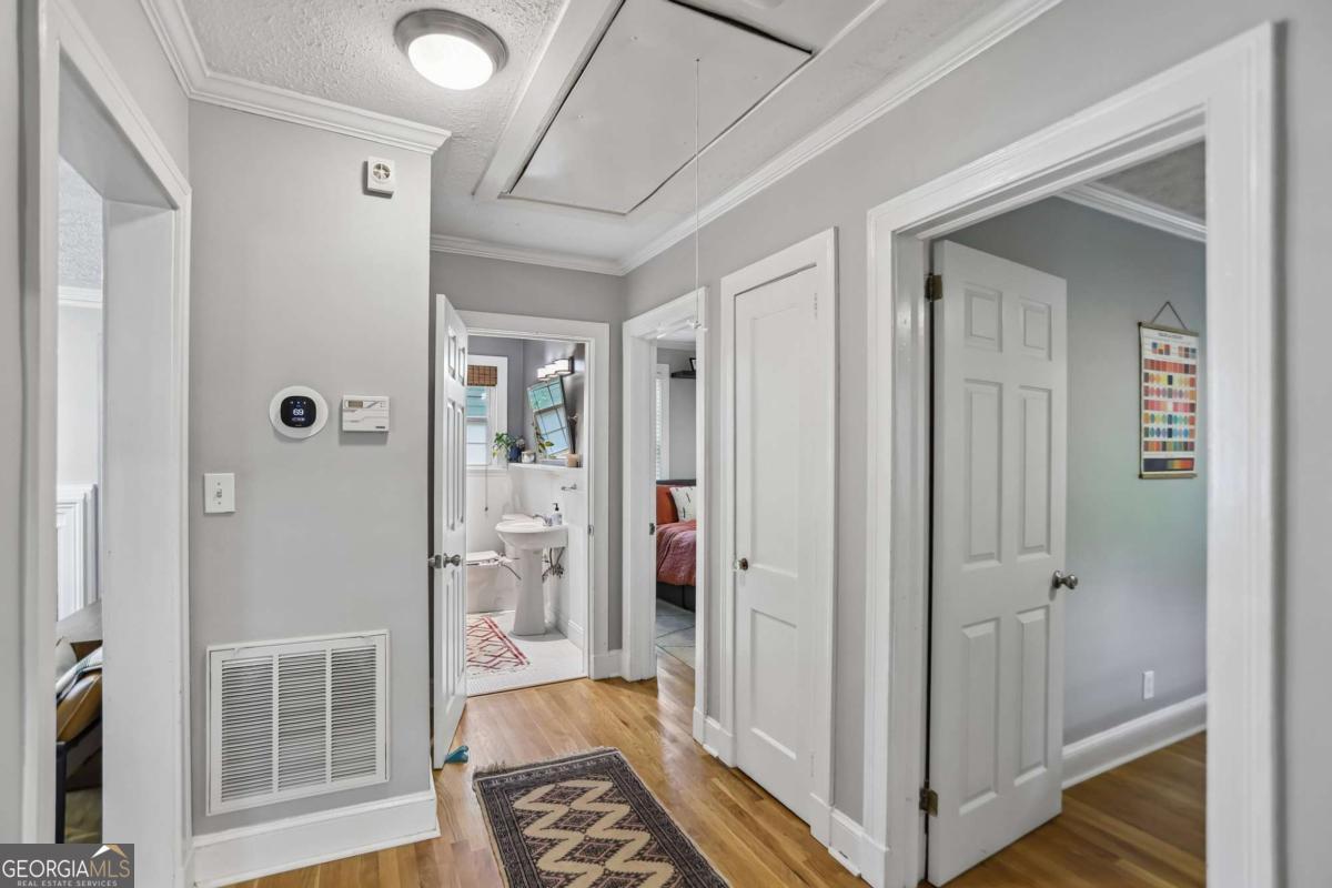 240 Sisson AVE NE
