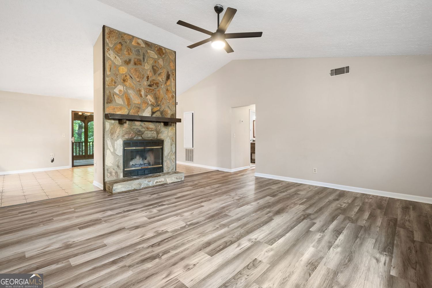 RIVERCHASE - Residential