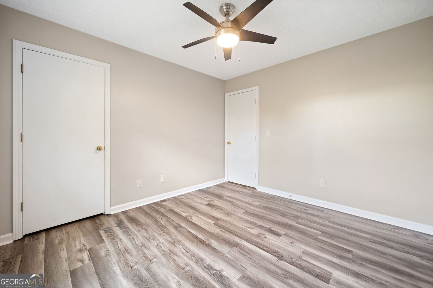 RIVERCHASE - Residential
