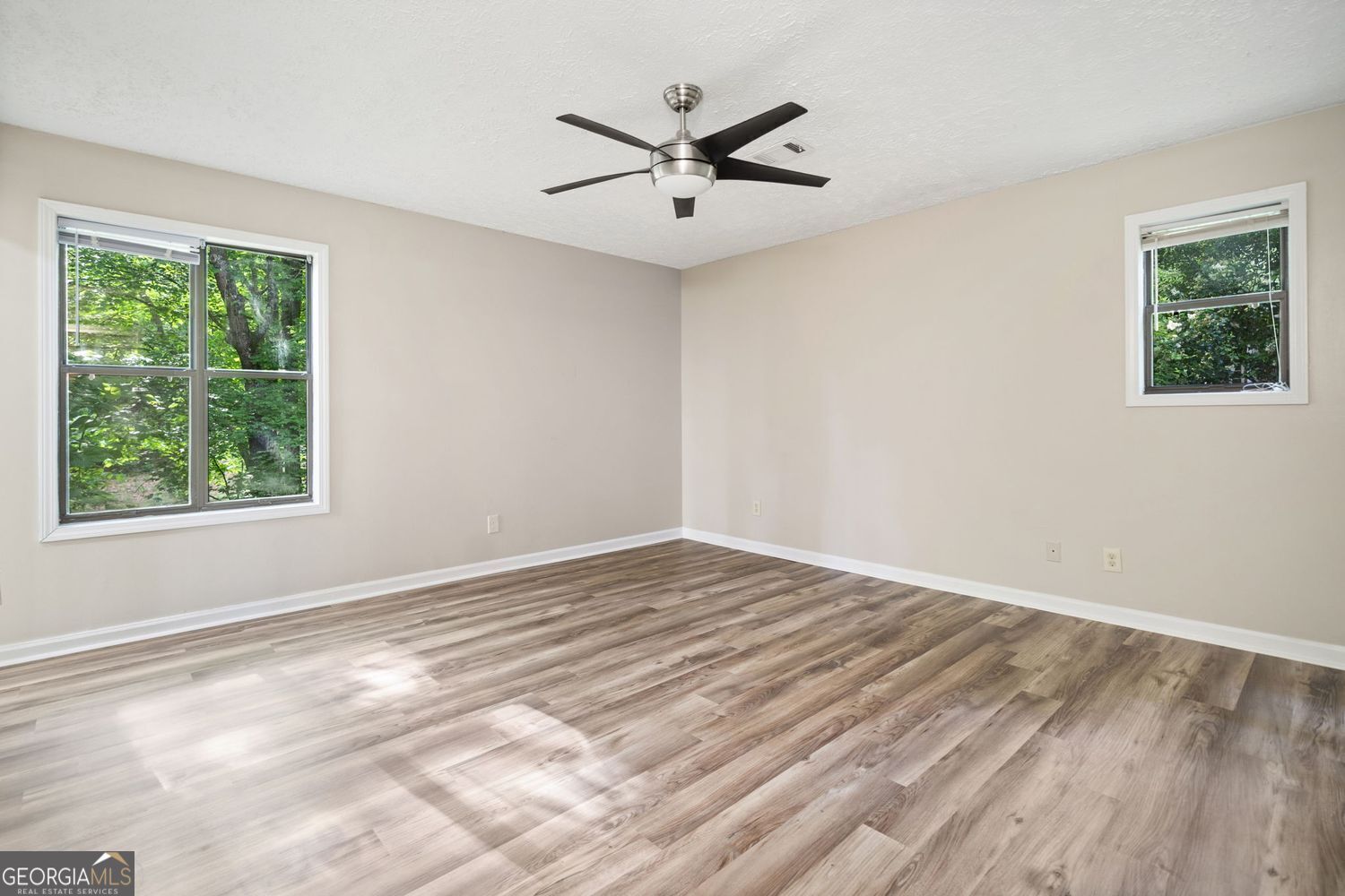 RIVERCHASE - Residential
