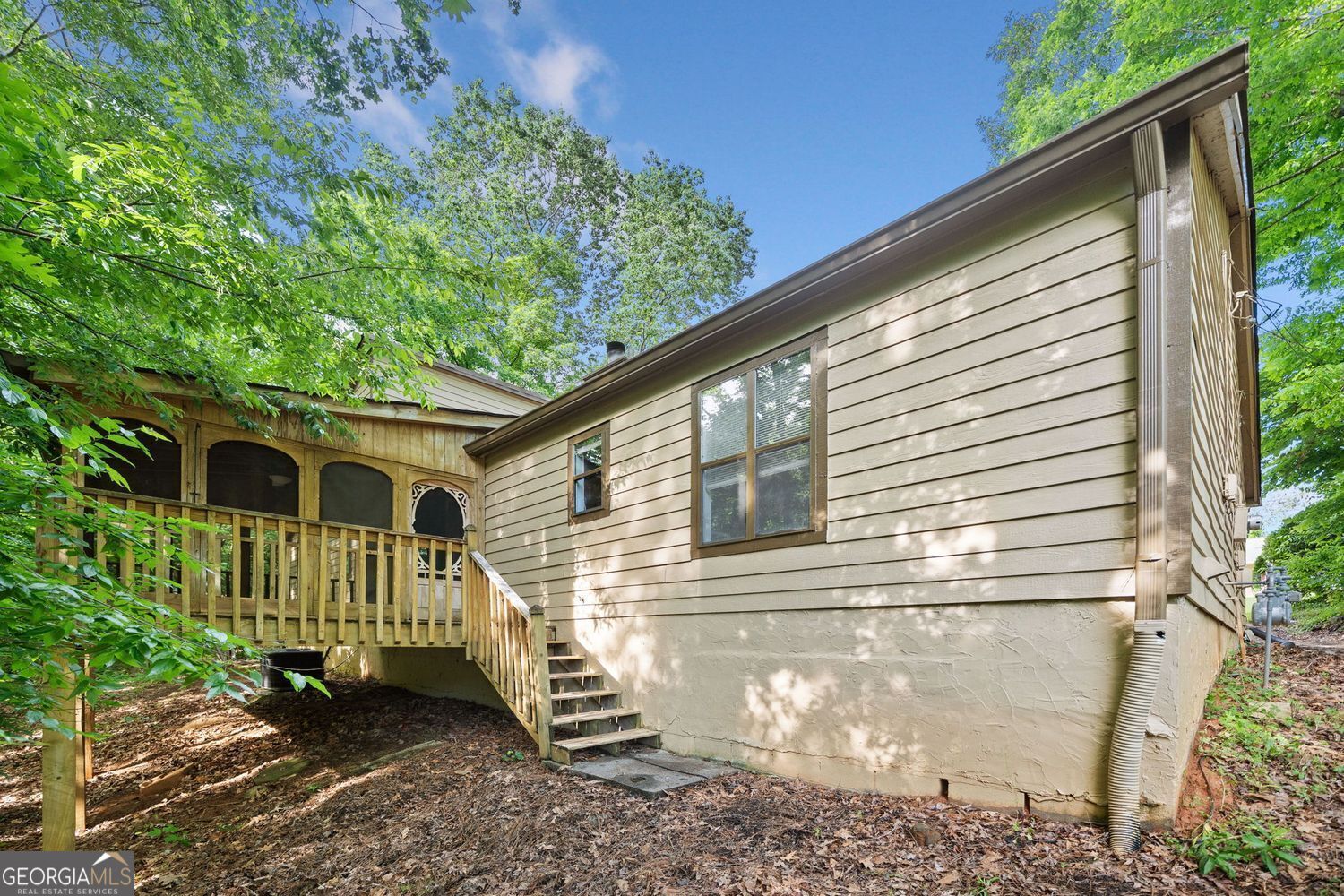 RIVERCHASE - Residential