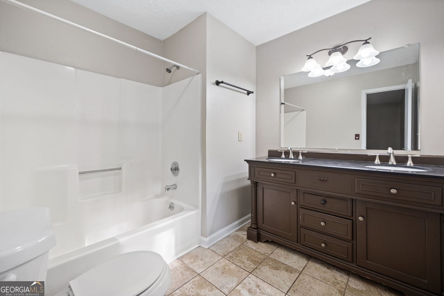 RIVERCHASE - Residential