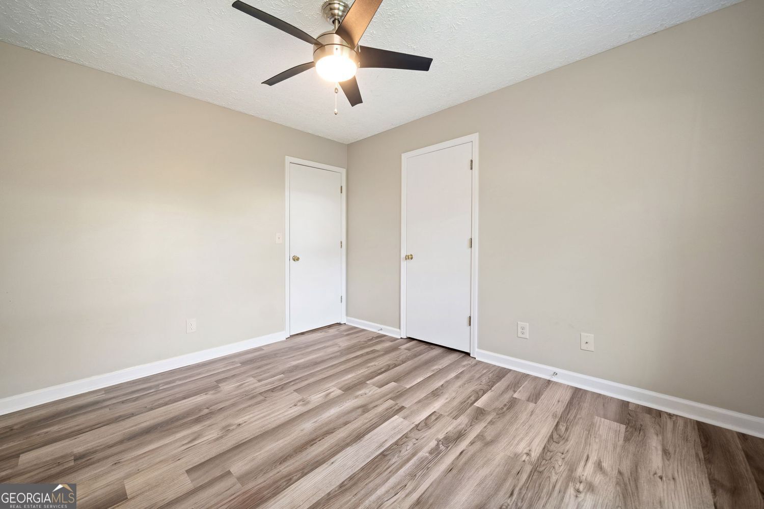 RIVERCHASE - Residential