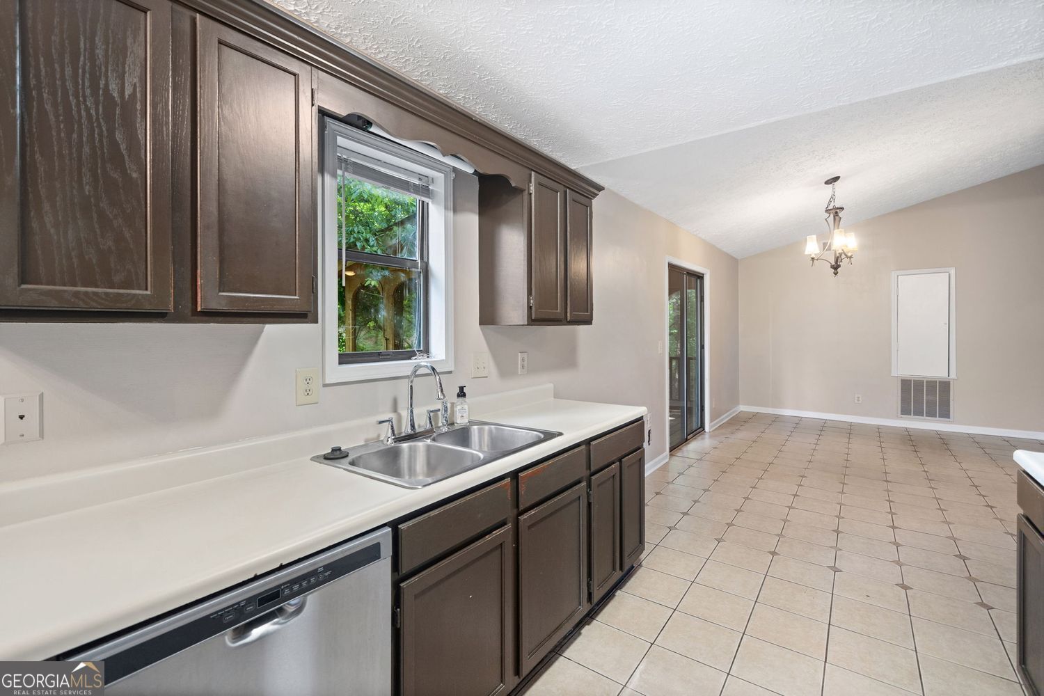RIVERCHASE - Residential