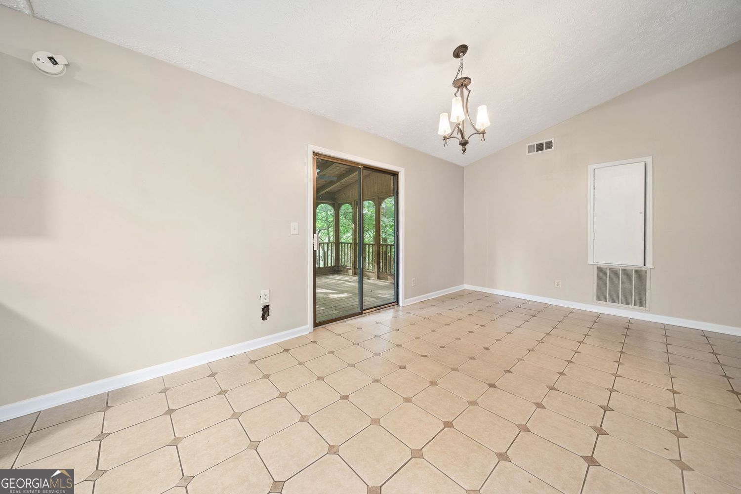 RIVERCHASE - Residential