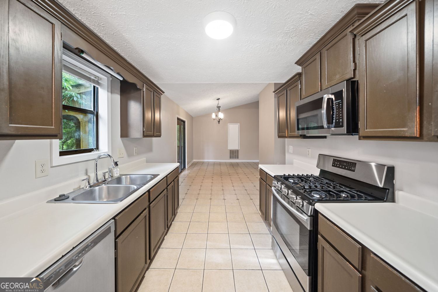 RIVERCHASE - Residential