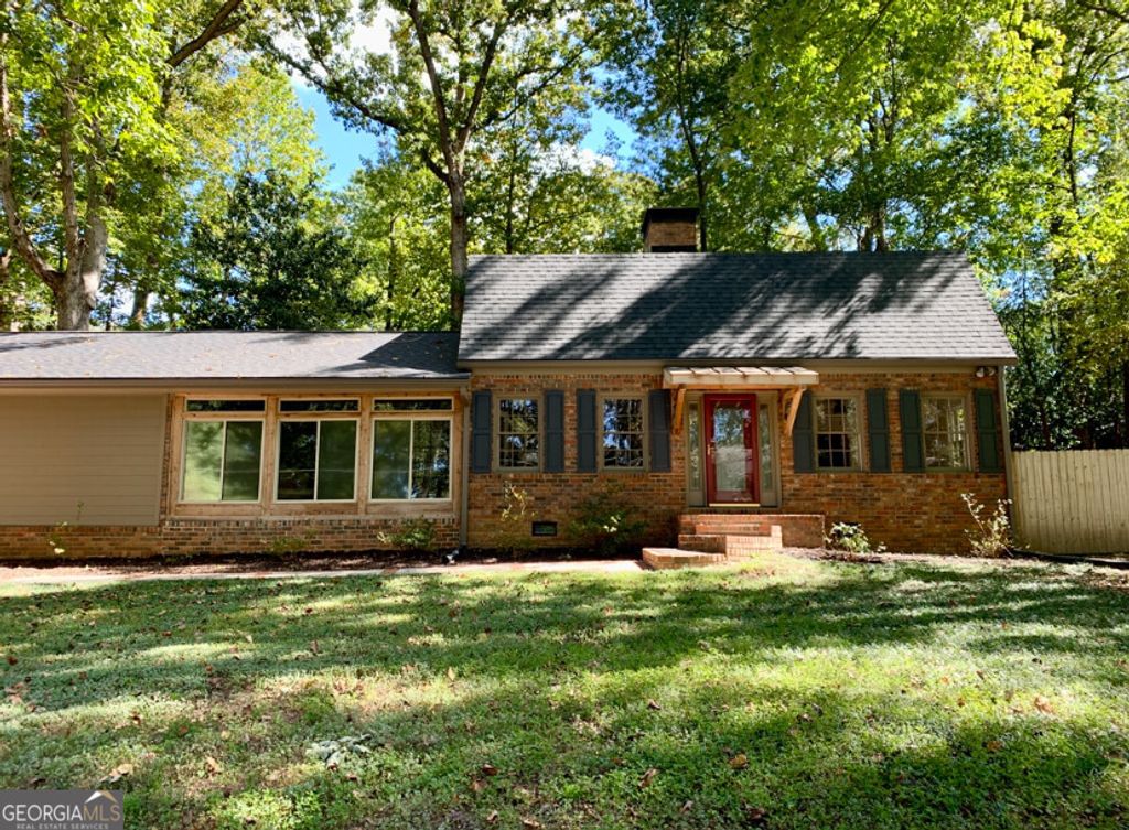 Photo of 643 Grove Parkway SE, Marietta, GA 30067 (MLS # 10624806)