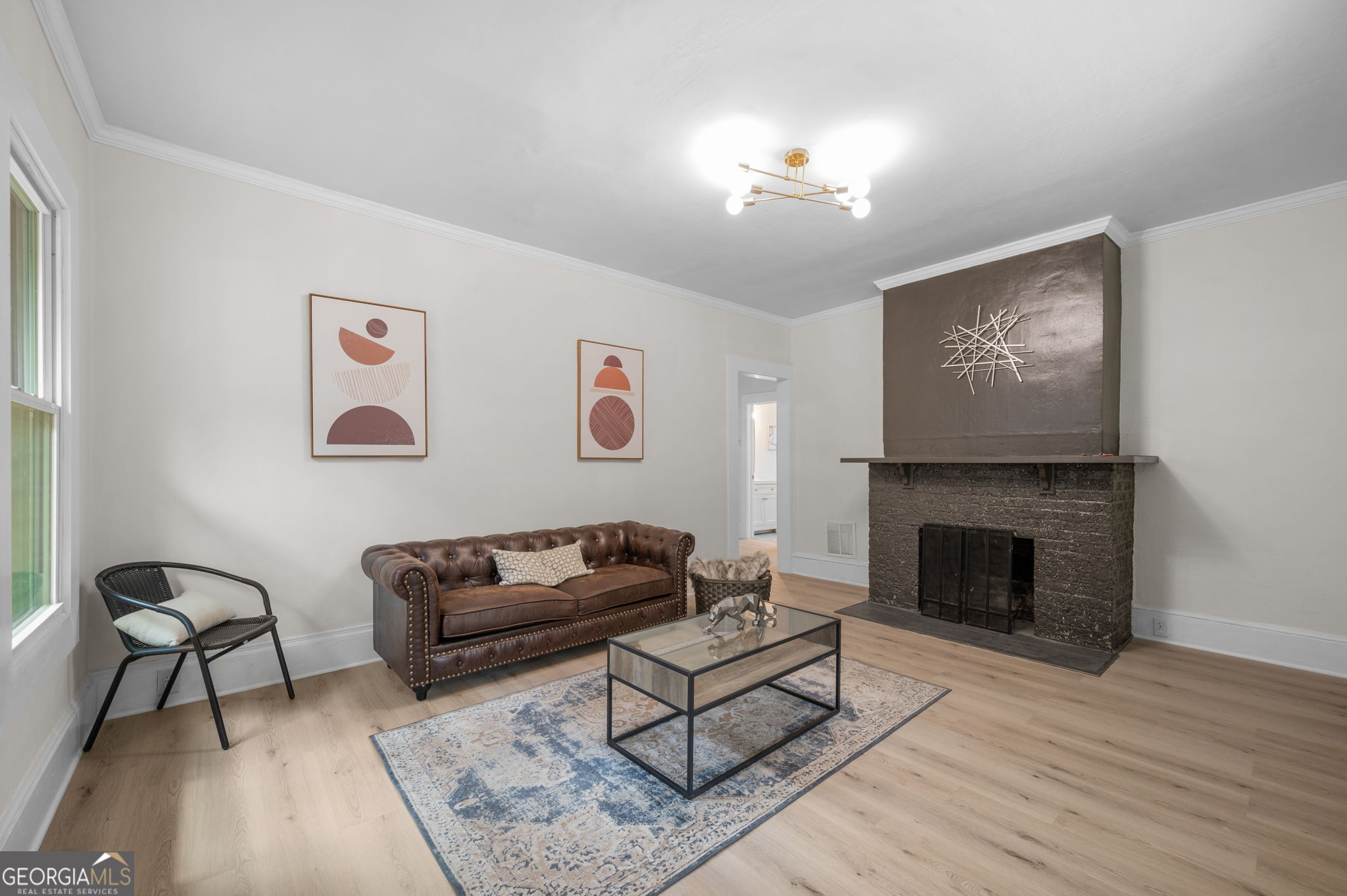 2 bedroom 2 bathroom unit cross the street from Ponce City Market. Walkable to everywhere. Pets welcome.