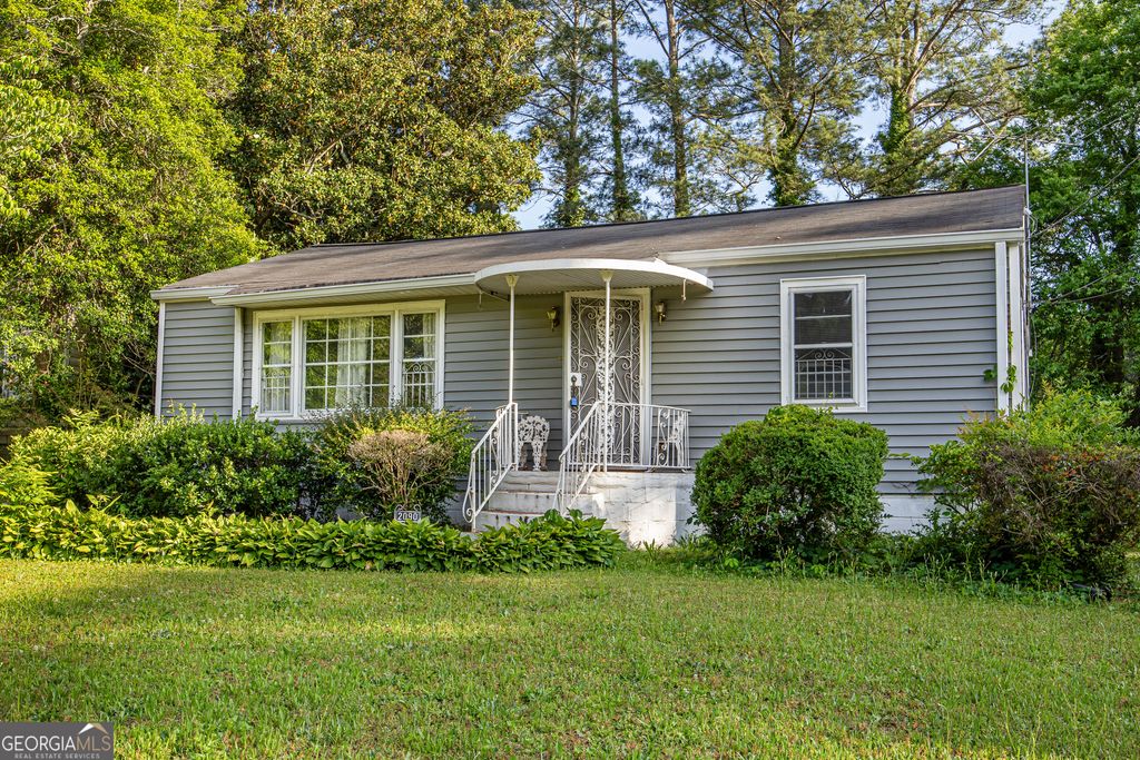 Photo of 2090 Verbena Street NW, Atlanta, GA 30314 (MLS # 10772129)