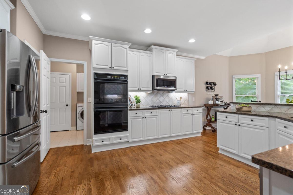 LAUREL BROOKE - Residential