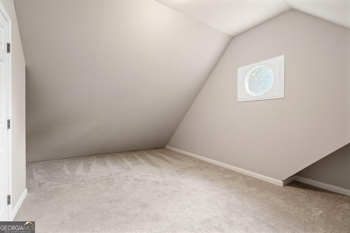 LAUREL BROOKE - Residential