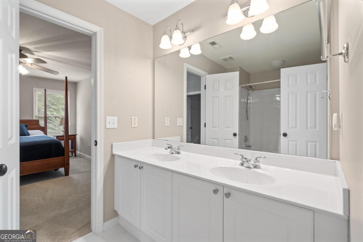 LAUREL BROOKE - Residential