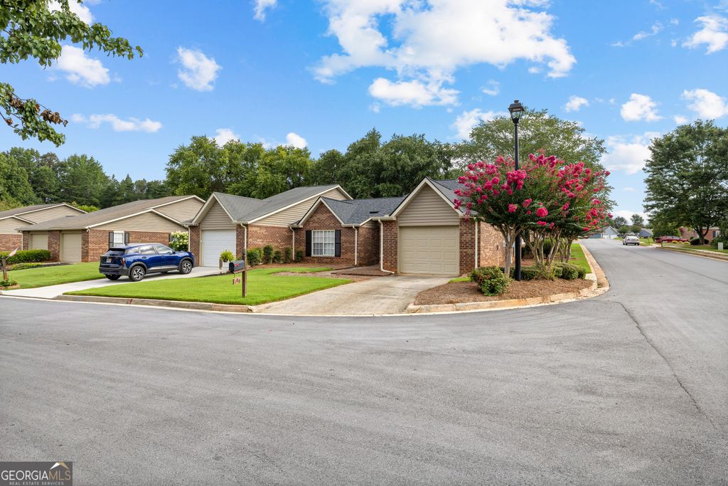 Photo of 180 Monmouth Drive, Fayetteville, GA 30214 (MLS # 10813329)