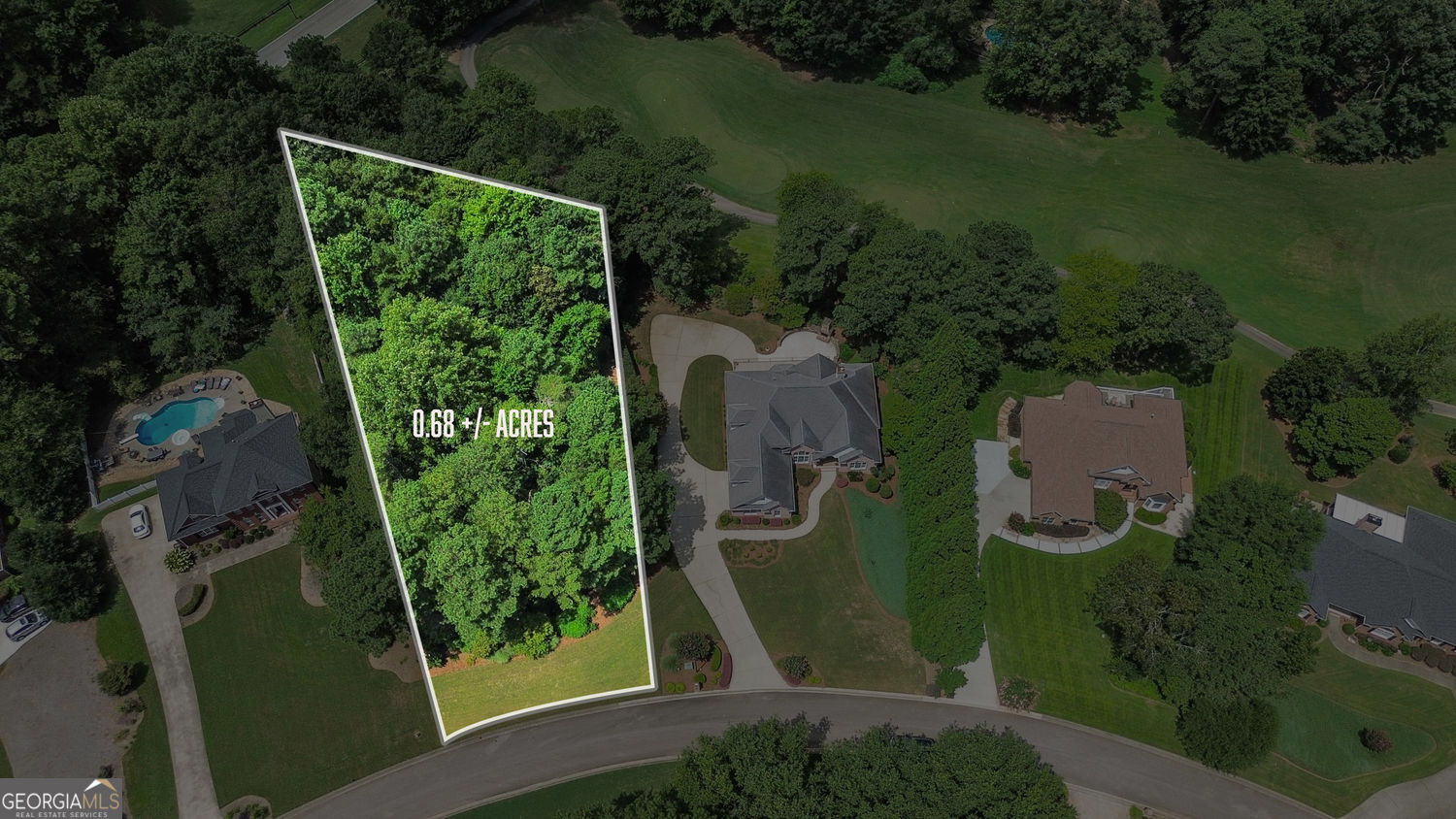 Lovely .68-acre lot perfectly situated at the 11th tee of the championship golf course in Royal Lakes. Enjoy a wealth of community amenities, including a clubhouse, restaurant, tennis courts, pickleball, resort-style pool with waterslide and splash pad, and scenic lakes. Beautiful, walk-friendly neighborhood with easy access to I-985/85, Lake Lanier, Falcons Training Camp, and Chateau Elan, plus nearby shopping and dining.
