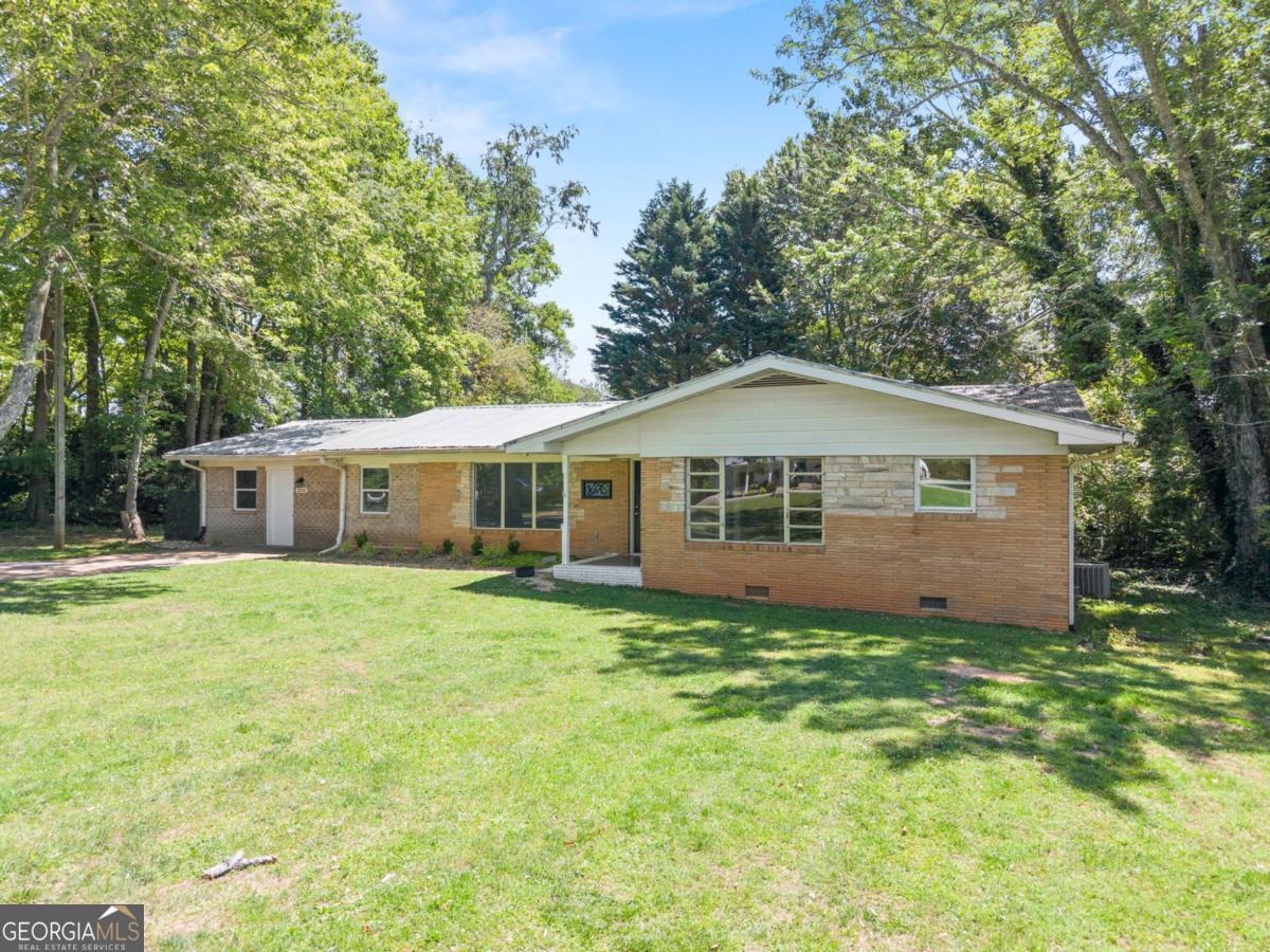 1076 Highway 9 N