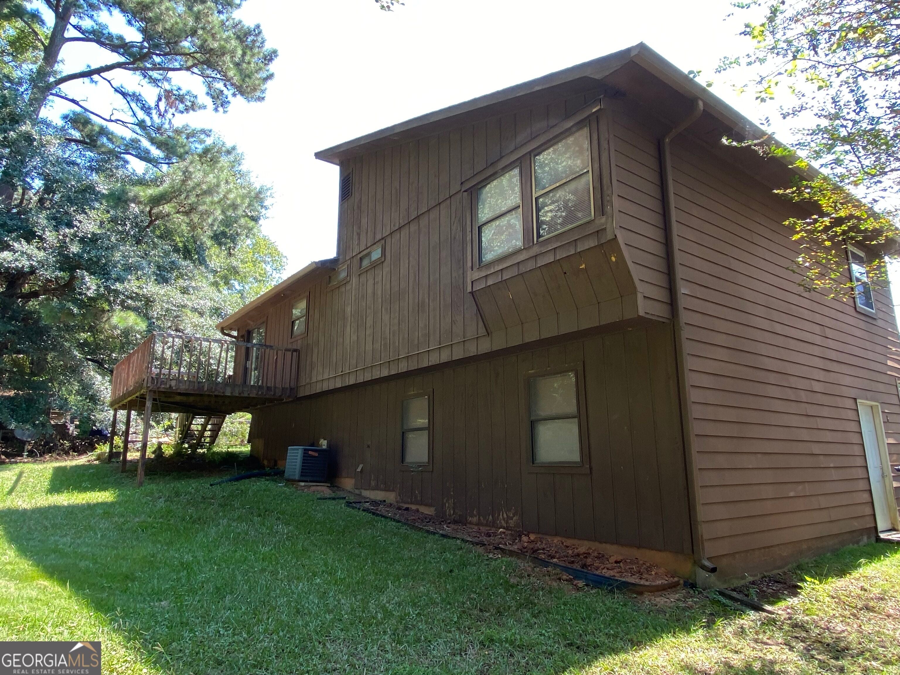 4911 Cowan RD