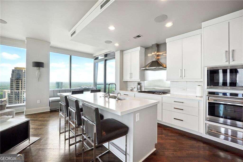 3344 Peachtree RD NE 3902