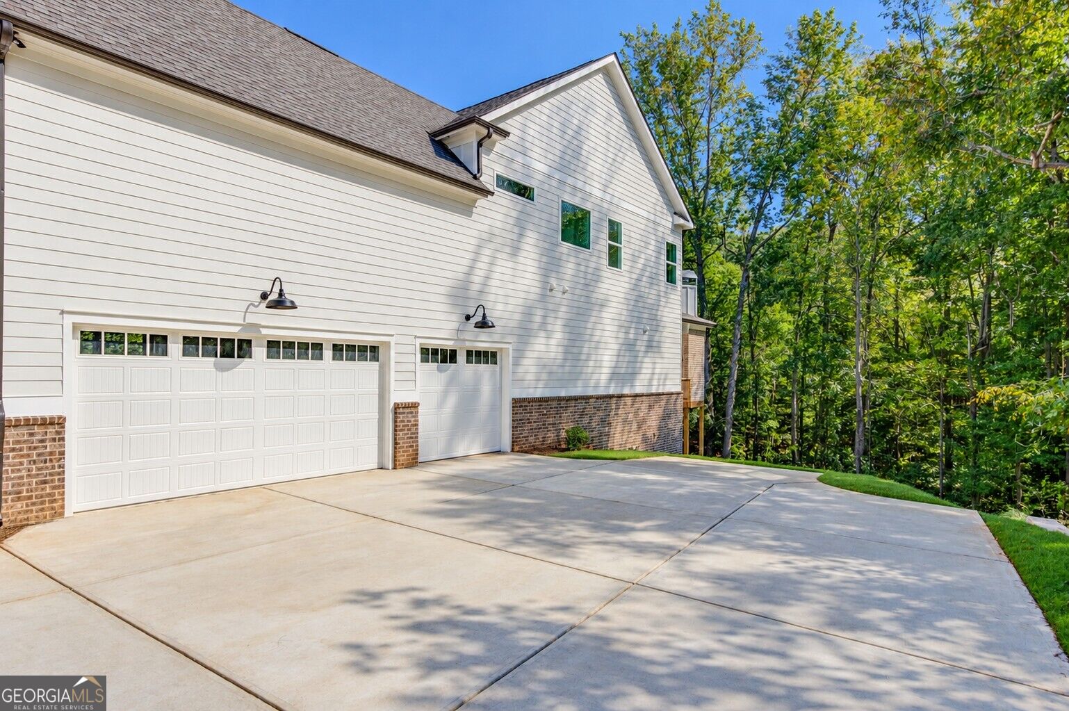 3983 MEADOWLAND DR