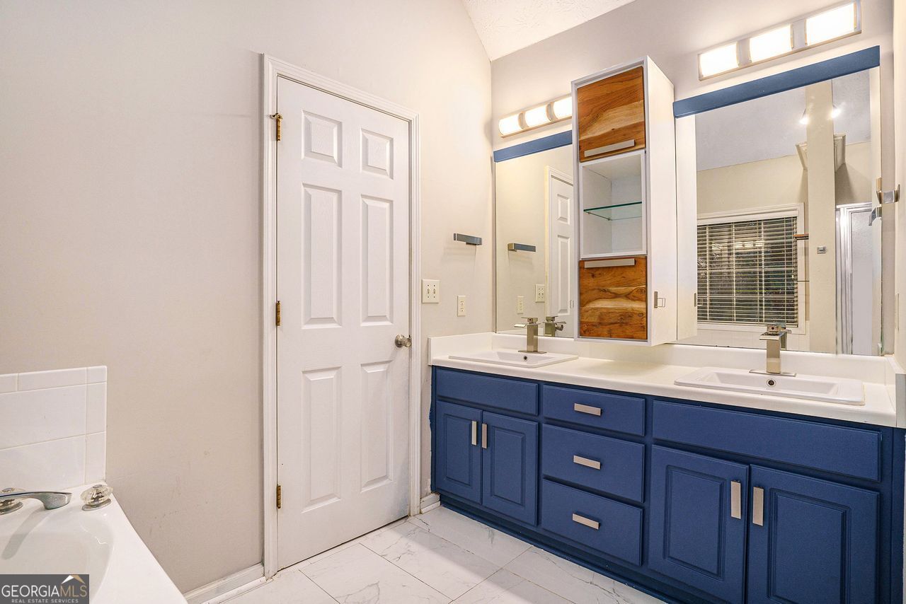 Westchester Lakes Ph B4 - Residential