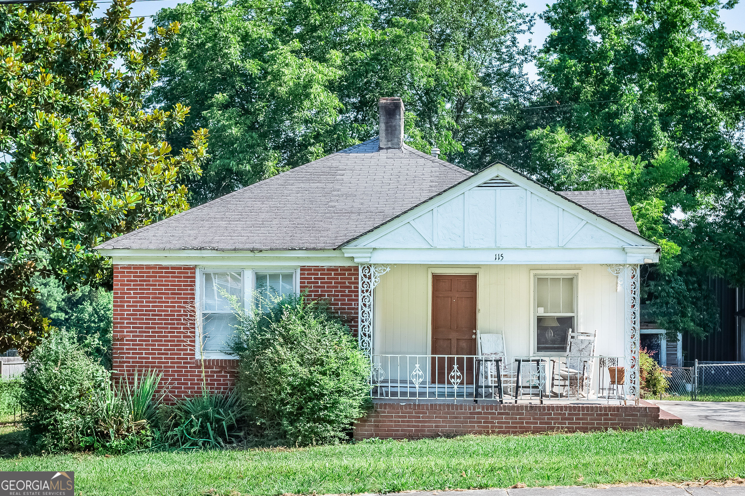 Beautiful four sided brick home with 2 spacious bedrooms and one bath! This home features hardwoods, double oven, and shed in the back for storage. With a little TLC this would make the perfect starter home or investment property in your portfolio! Close to shopping and could be used as commercial! The opportunities are endless.