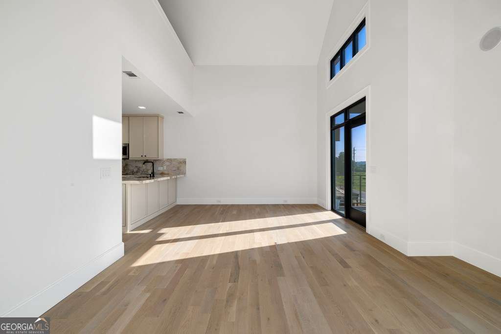 1281 #4 E Main ST