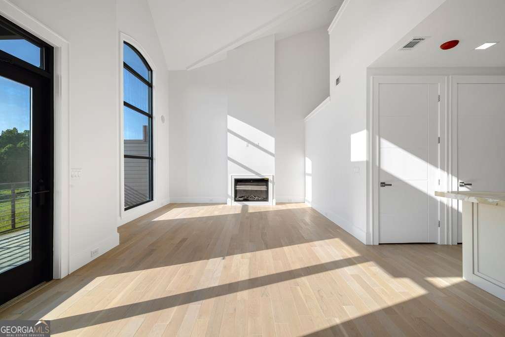 1281 #4 E Main ST