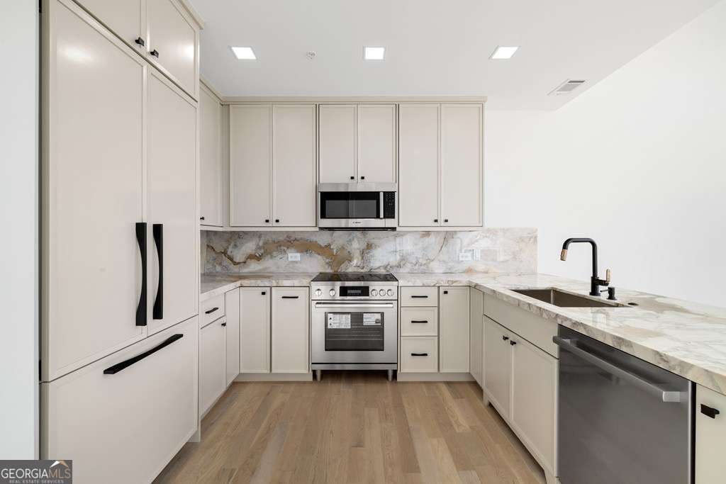 1281 #4 E Main ST