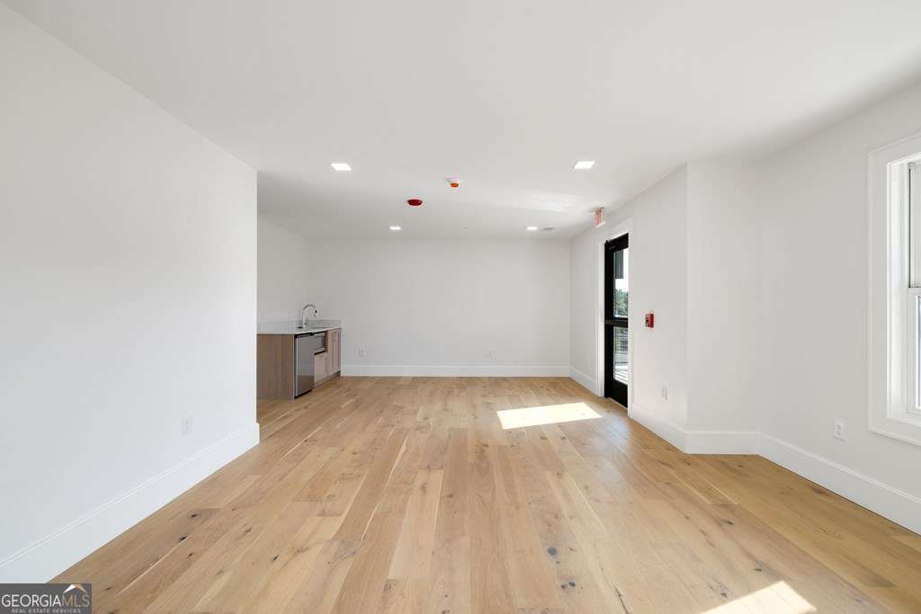 1281 #4 E Main ST