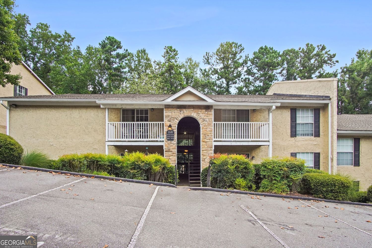 Great Location! Condo is located just minutes from The Battery, Truist Park, Downtown Vinings, Smyrna Market Village and Cumberland Parkway. The home features laminate hardwood in the living rooms, dining room and hallway. Both over-sized bedrooms have carpet and closet space. Brand New kitchen backsplash and stone countertop done Dec. 2024. New HVAC system May 2025. Like new appliances include electric range, microwave, refrigerator and dishwasher. Lots of natural light from the patio. Vinings View offers several great amenities which includes a community ClubHouse, Pool, Tennis Courts, Dog Park, Fitness Center, tennis court and EV Car Charging.