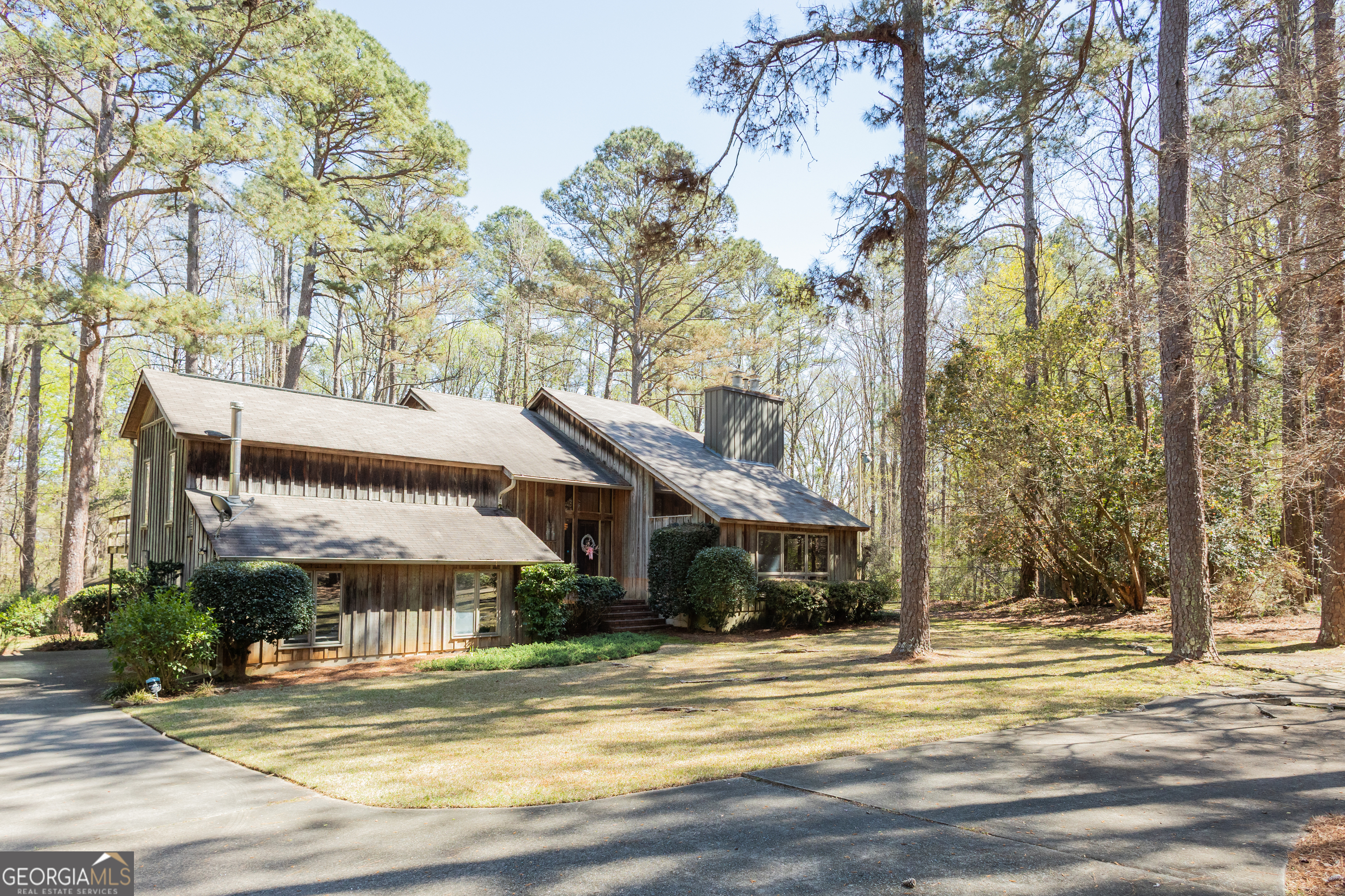 1133 Lucky Debonair DR