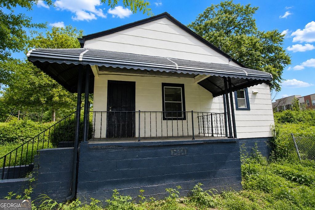 Photo of 541 W Lake Avenue NW, Atlanta, GA 30318 (MLS # 10809382)