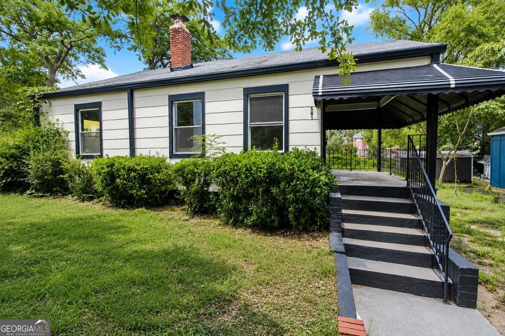 Photo of 541 W Lake Avenue NW, Atlanta, GA 30318 (MLS # 10809382)