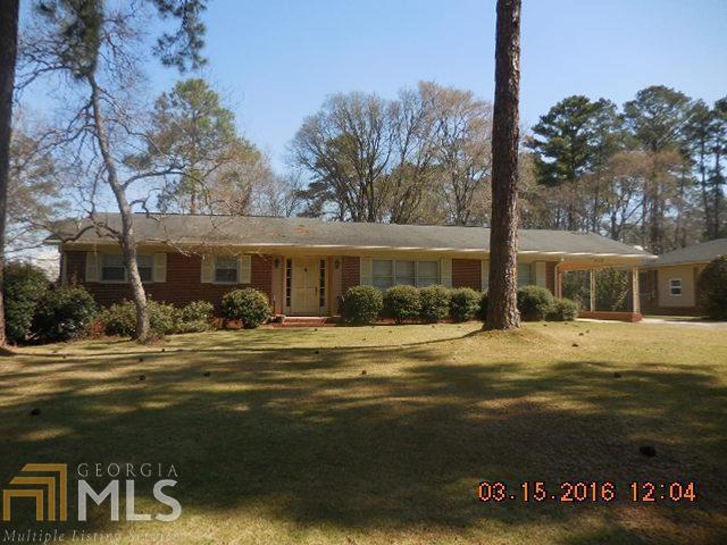 Great home...needs cosmetic but great house and certainly worth the effort. hardwood flooring under carpet. The kitchen was updated about 10 years ago. Traditional floor plan, living room and den, all bedrooms on one side. A "wonderful" back yard with basket ball court. Selling as is.