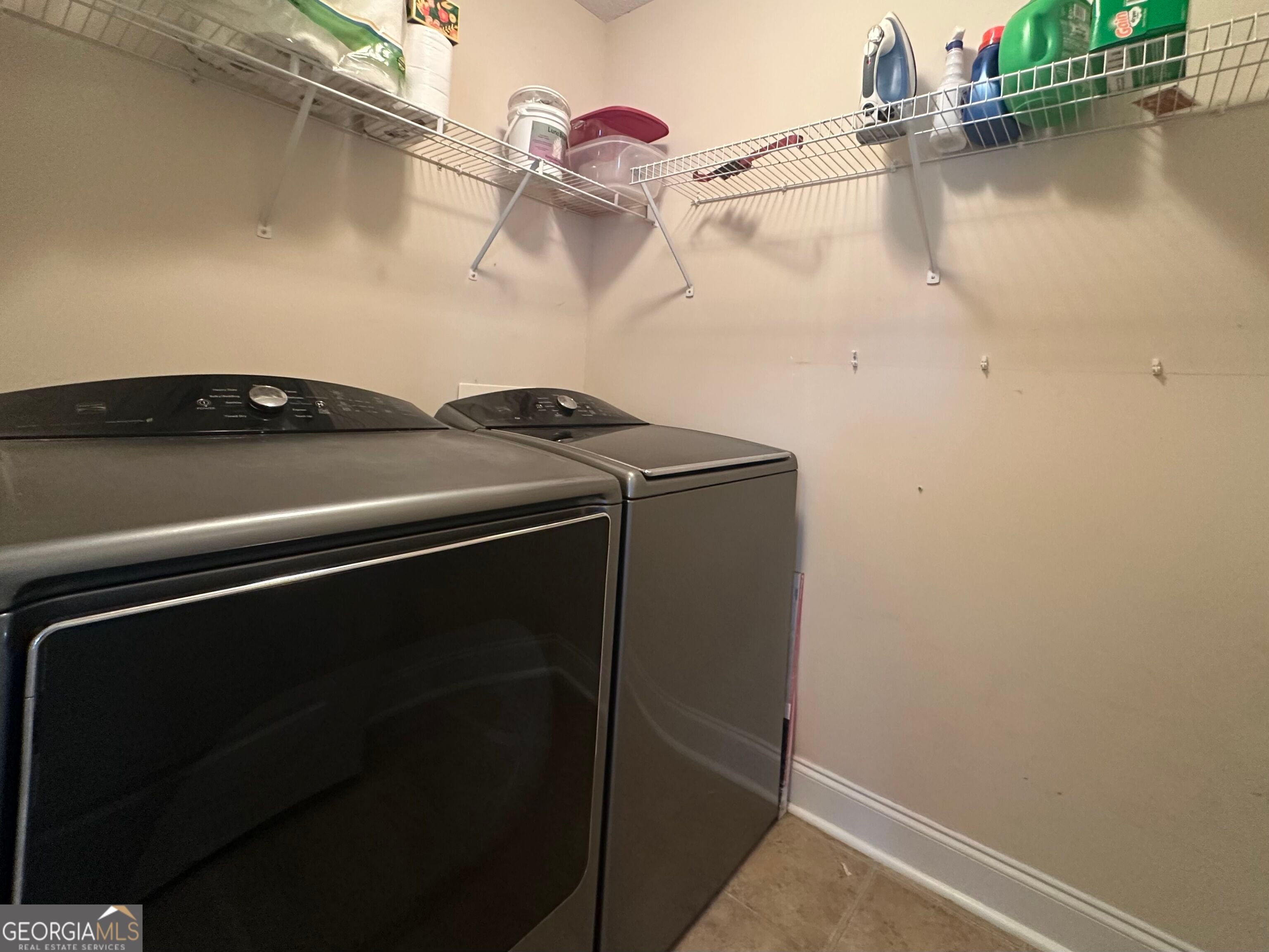 105 Ritz LN