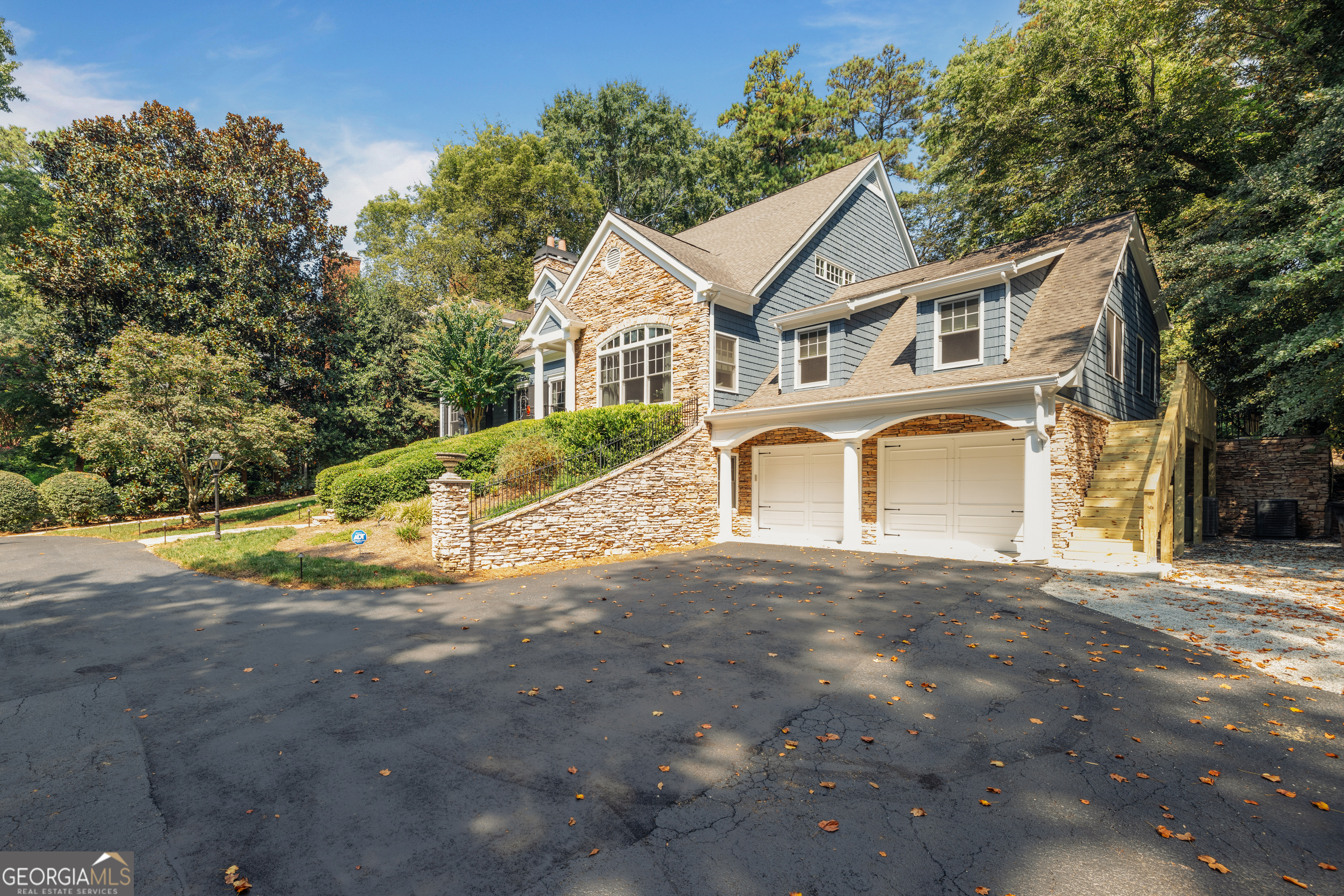 2813 W Roxboro RD NE