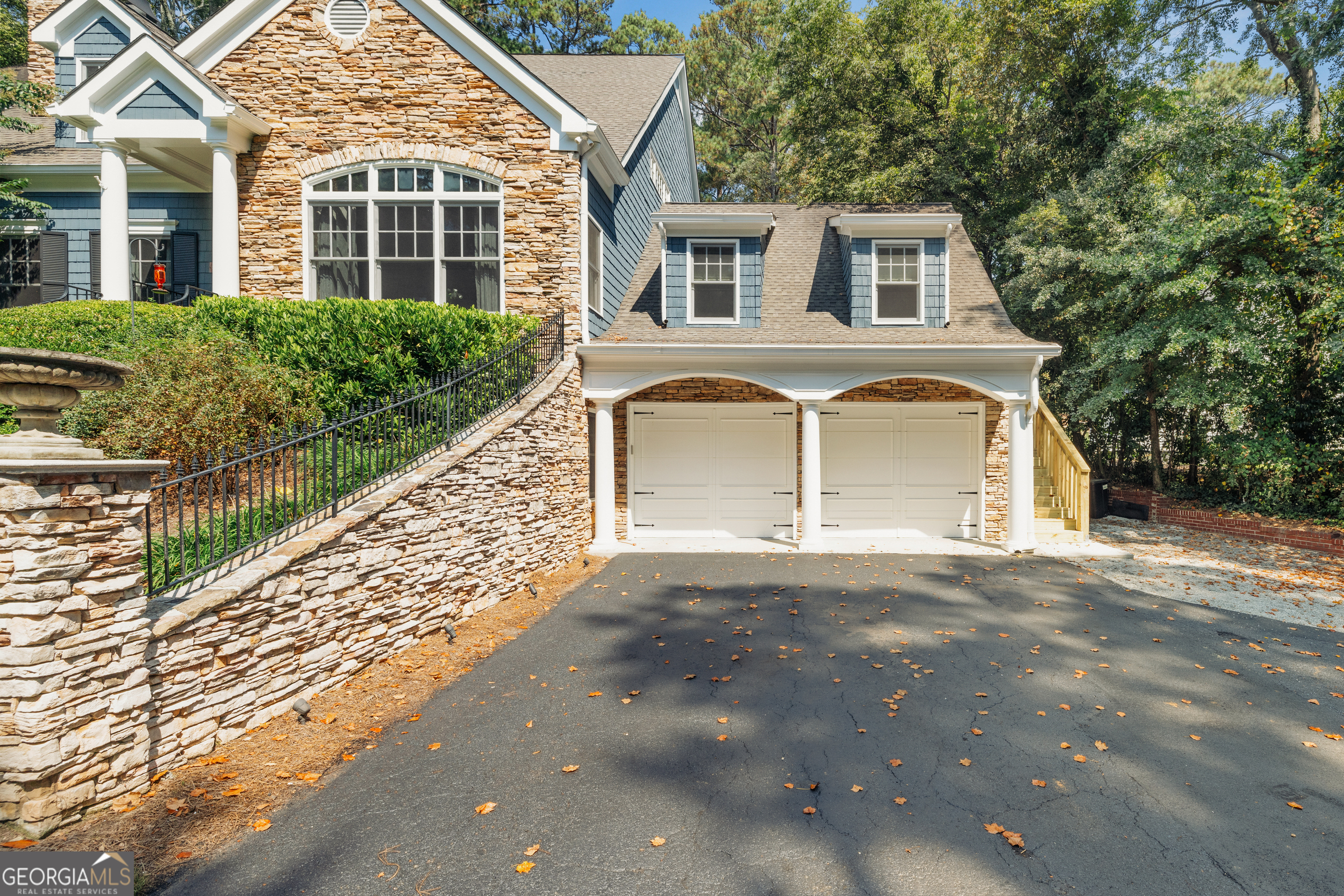 2813 W Roxboro RD NE
