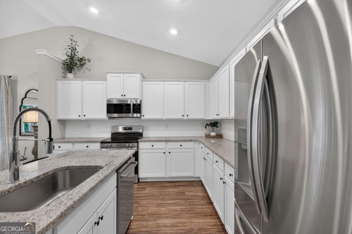432 Clematis CT