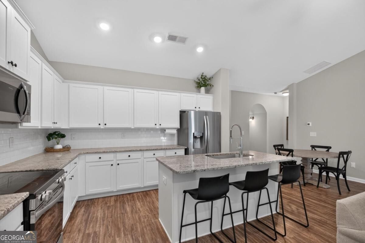 432 Clematis CT