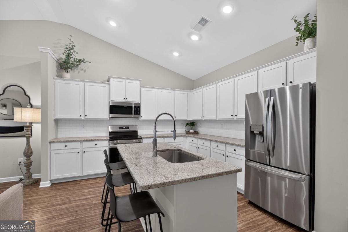 432 Clematis CT