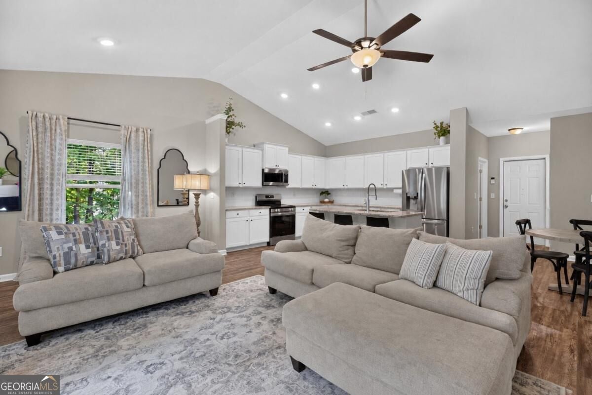 432 Clematis CT