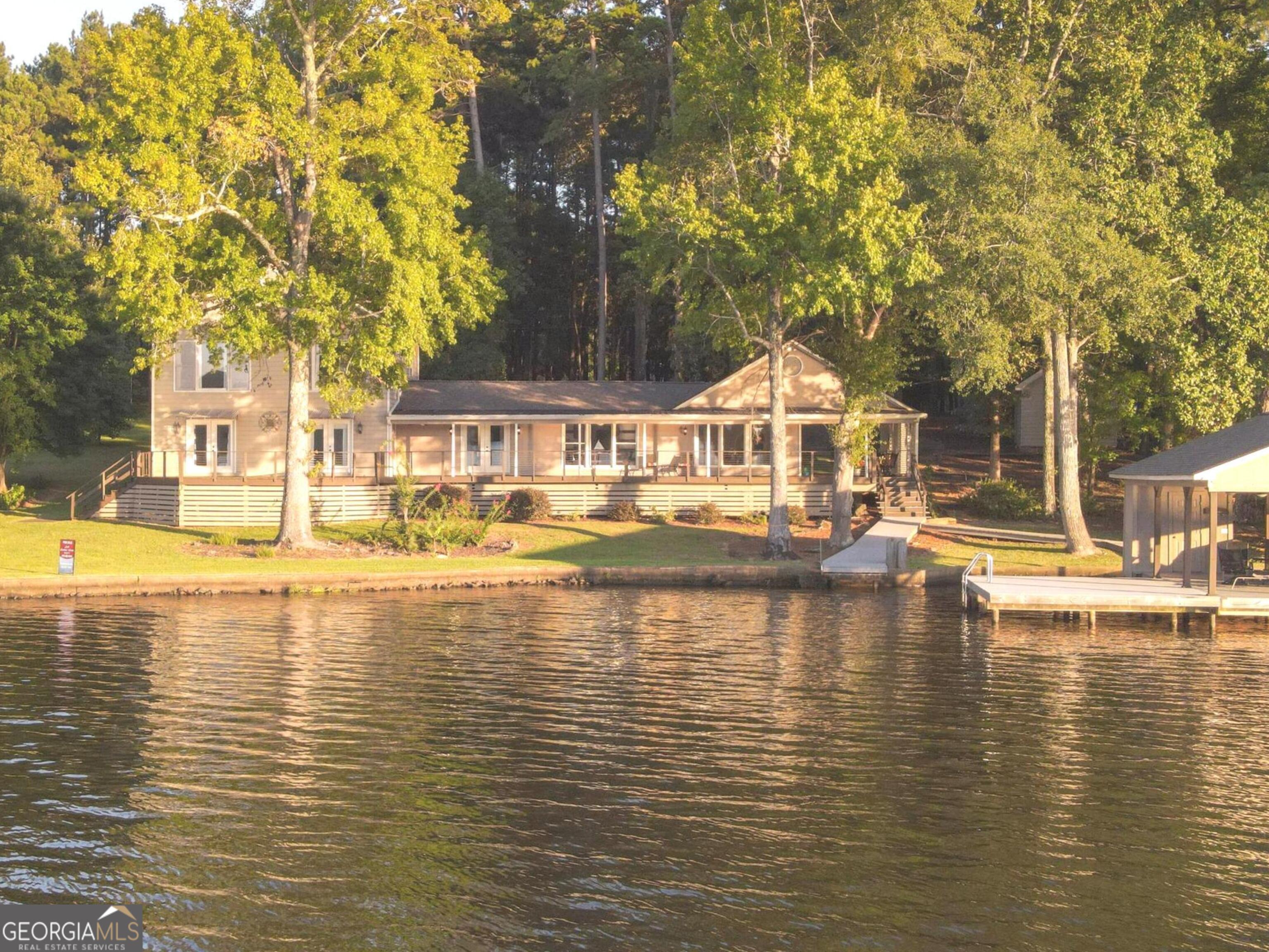 151 Lake DR NW
