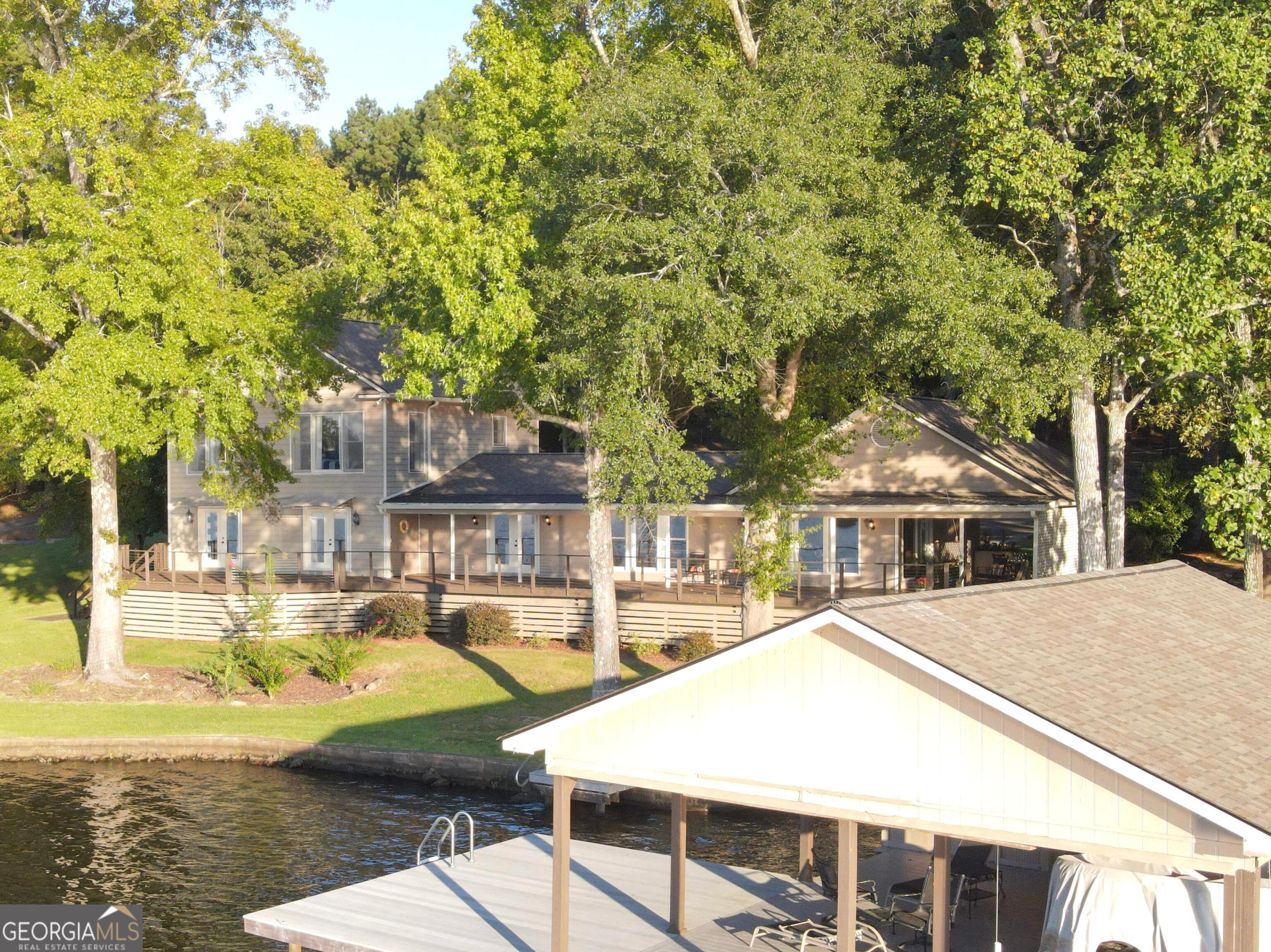 151 Lake DR NW
