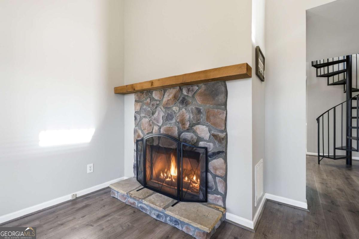 204 Lakeside DR