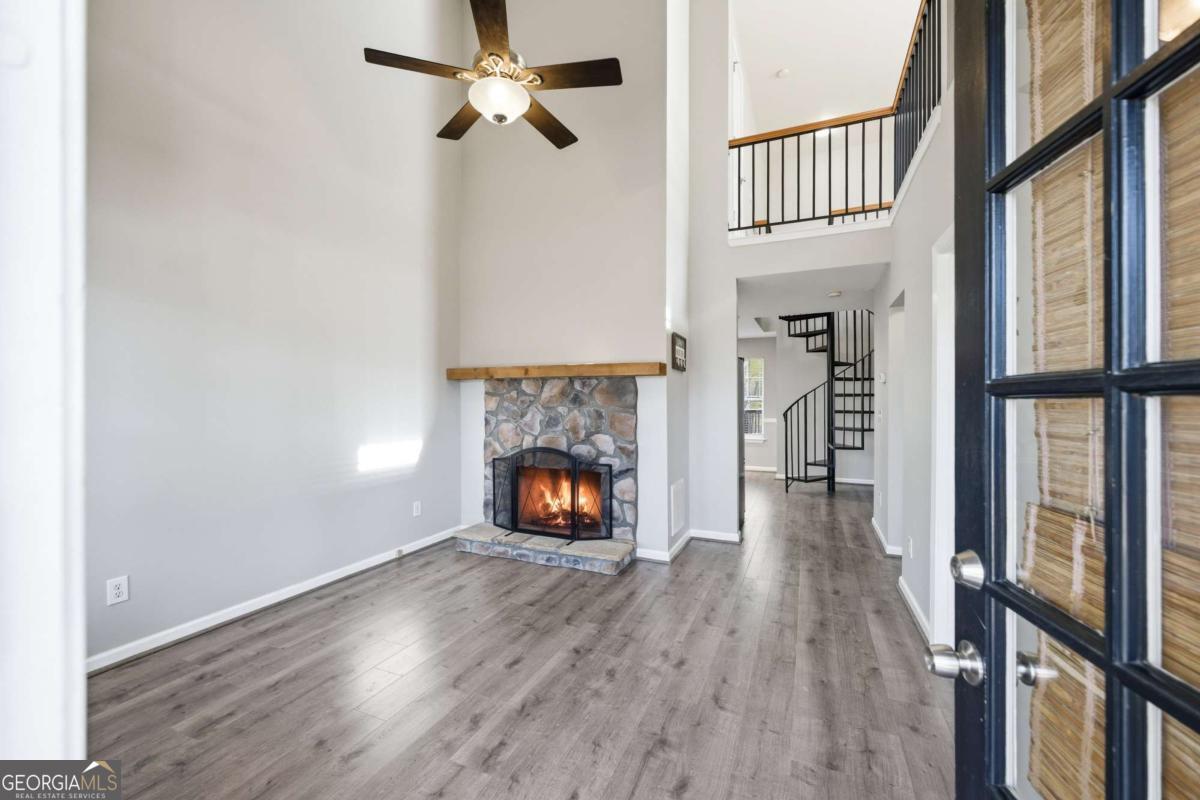 204 Lakeside DR