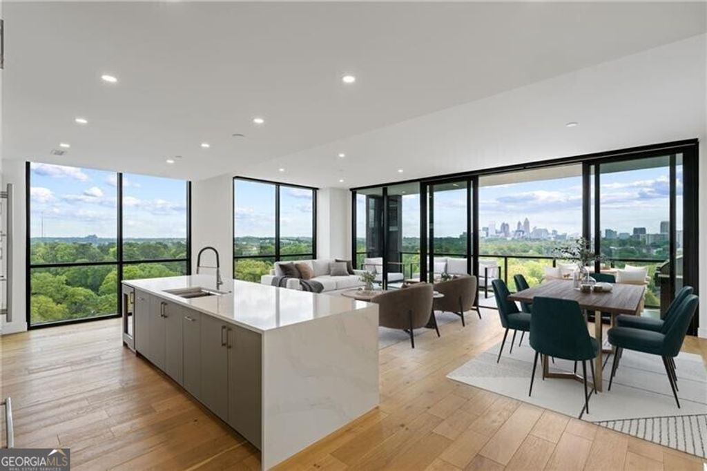 Photo of 2425 Peachtree Road NE #1409, Atlanta, GA 30305 (MLS # 10733543)