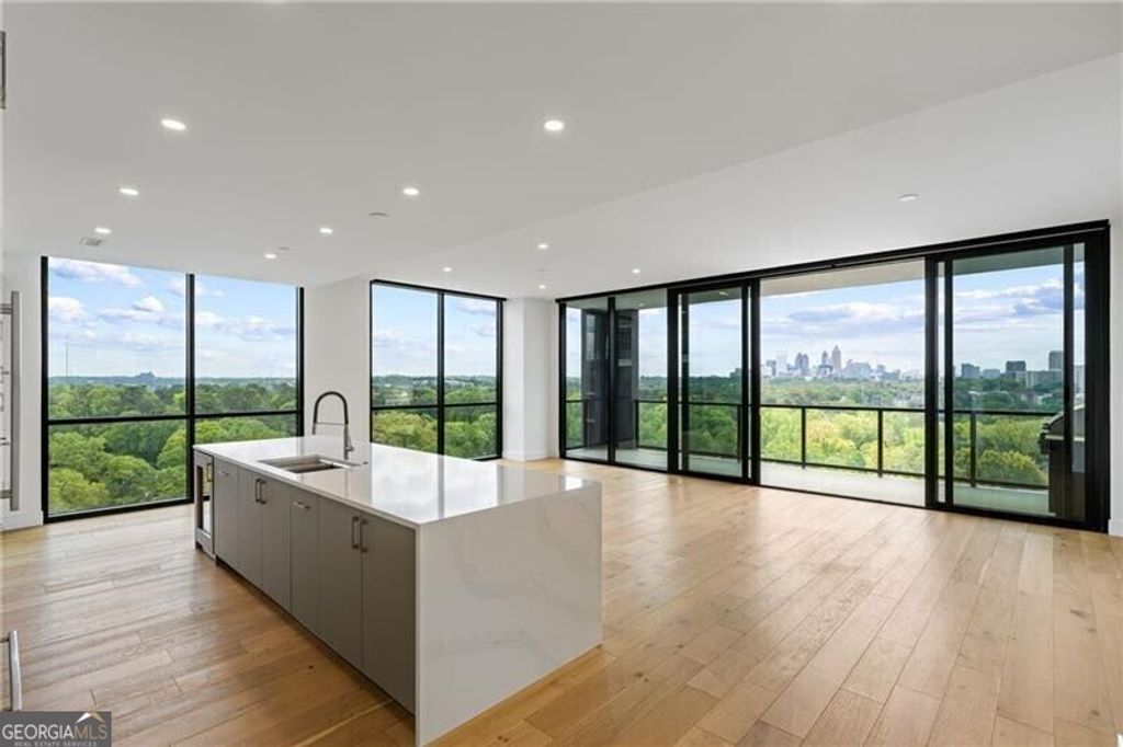 Photo of 2425 Peachtree Road NE #1409, Atlanta, GA 30305 (MLS # 10733543)