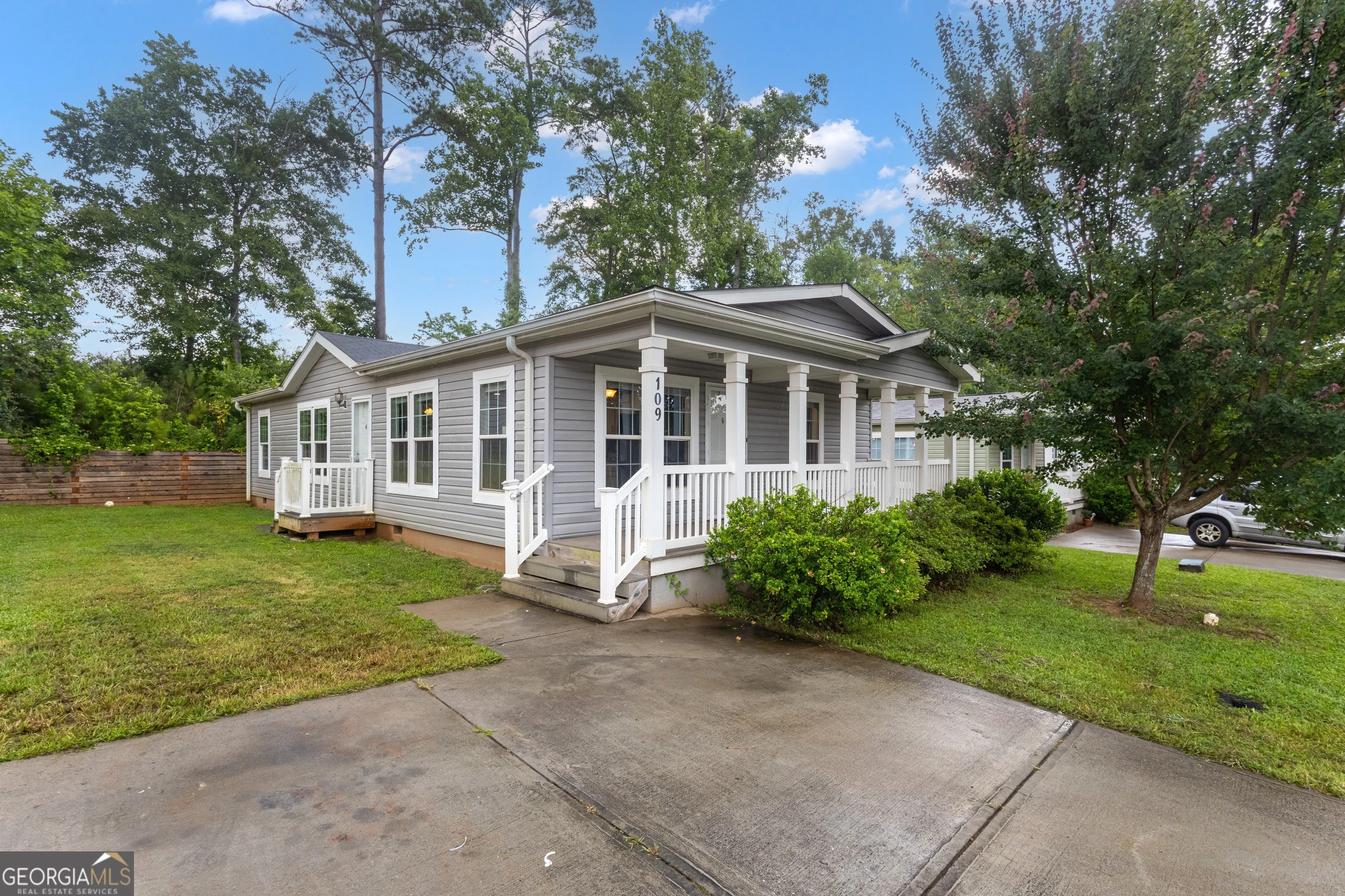 109 Willow Drive E