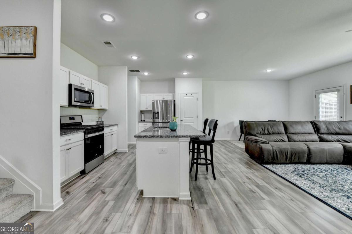6125 LANGDON WAY